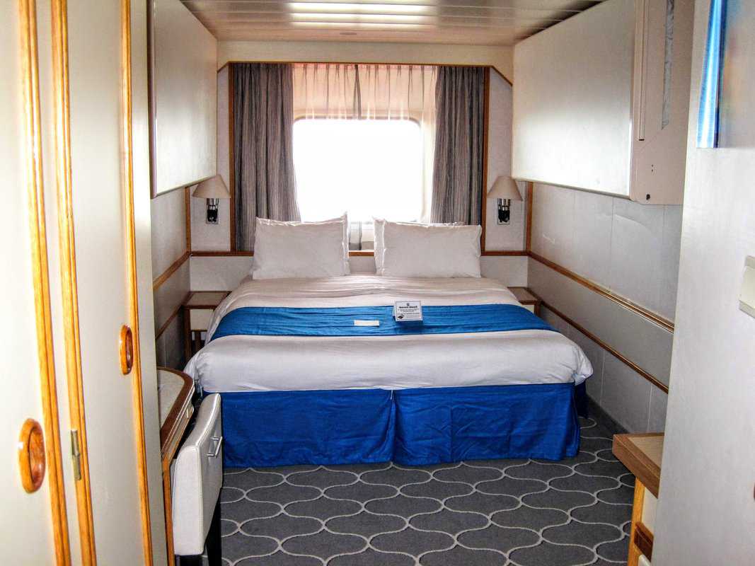 image of cruise stateroom - packing list for cruises