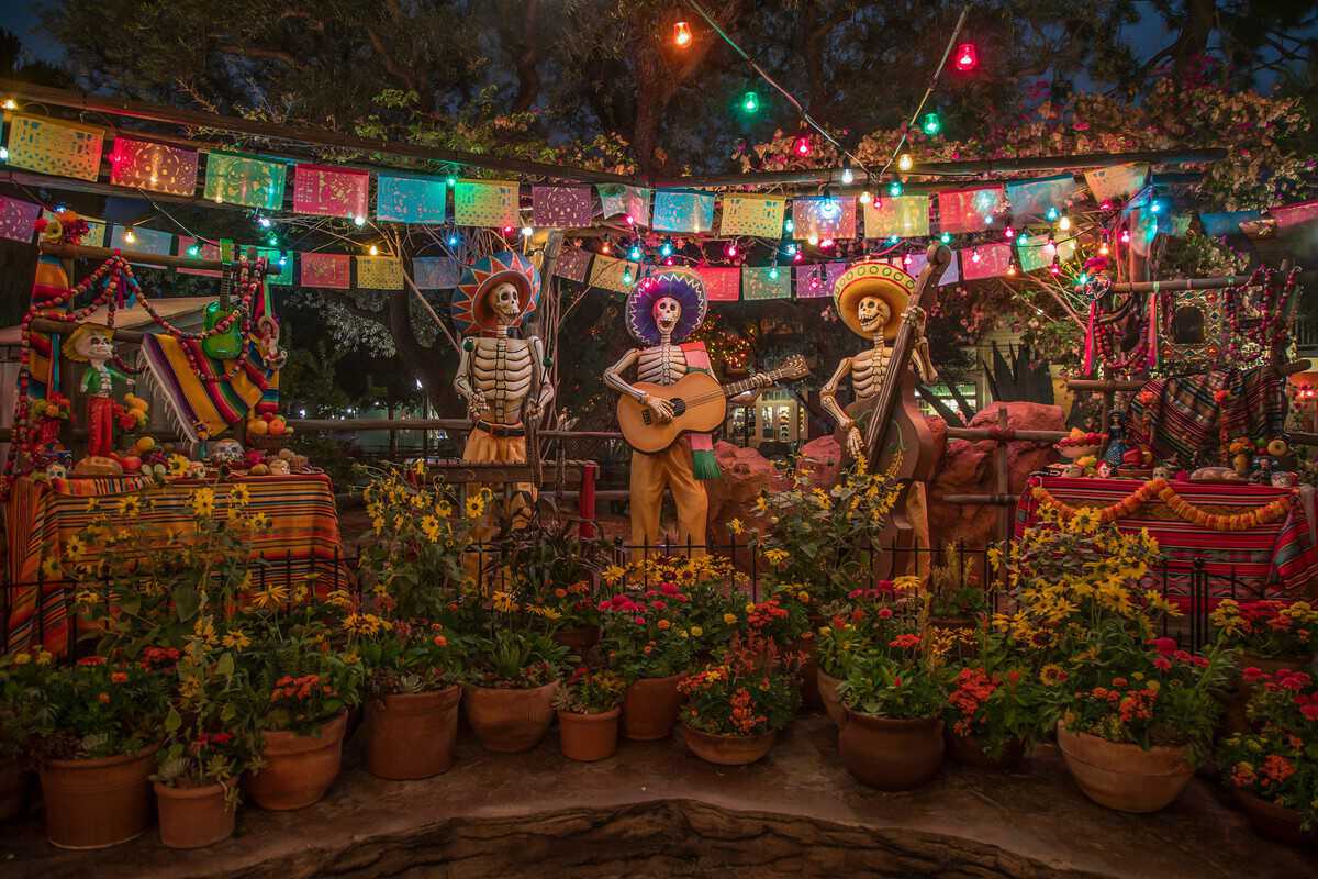 Dia de los Muertos skeleton mariachis at Disneyland Halloween